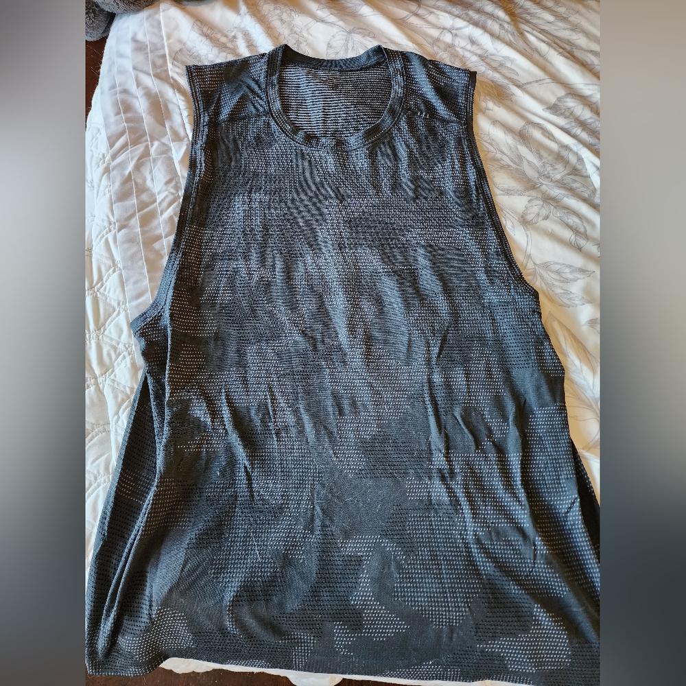 Lululemon black camouflage pattern tank